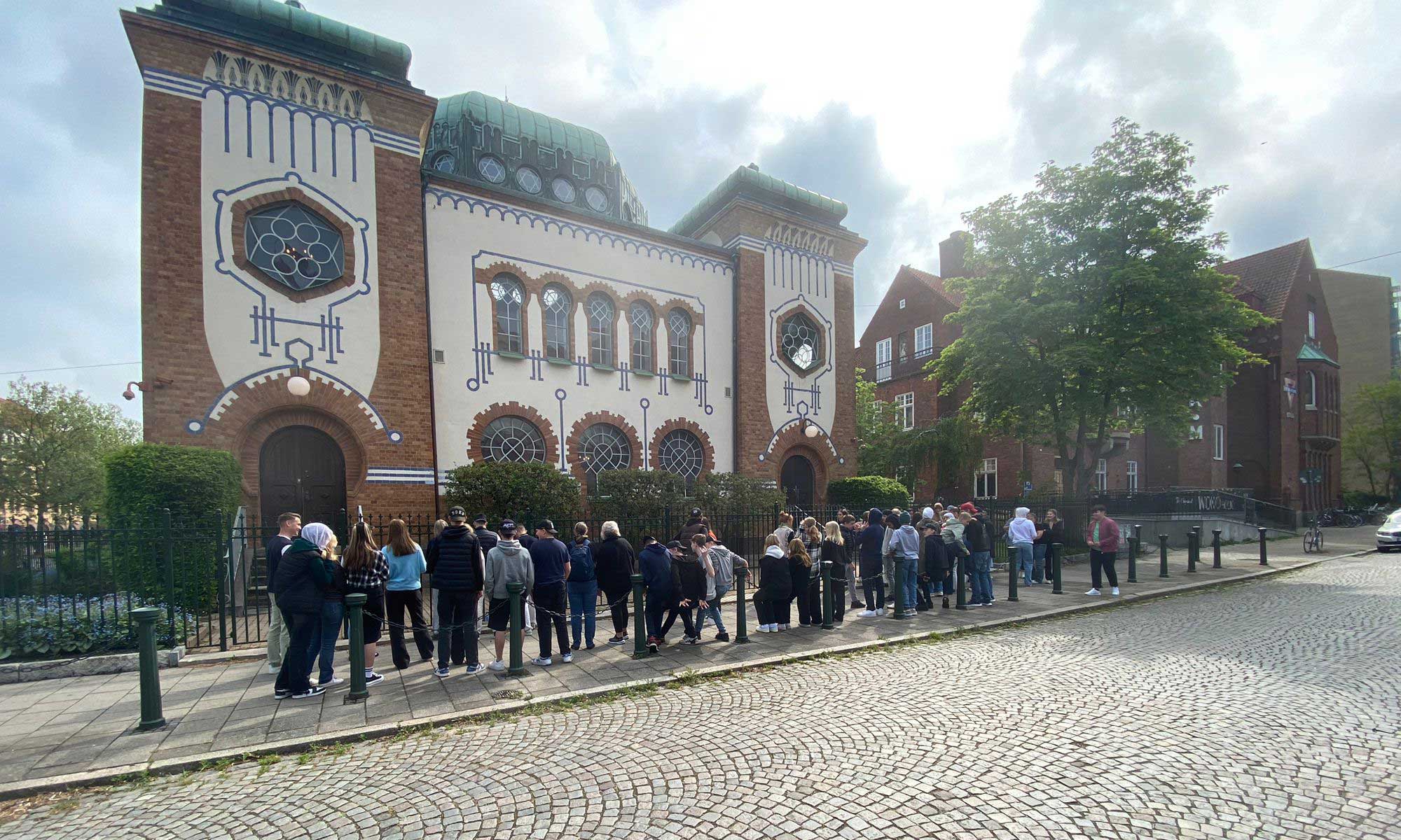 bild från när bjärnums skola årskurs 8 är på skolutflykt